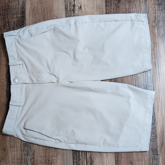 Lululemon Athletica Flat Front Khaki Five Pocket Stretch Fabric Shorts 32x11" - Picture 1 of 9